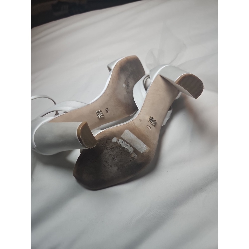 Badgley Mischka Kim Heeled Sandal Soft White Satin Women's 6.5 Wedding Prom Nice - Picture 9 of 10